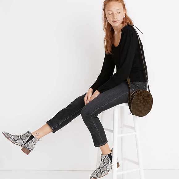 The Simple Circle Crossbody: Croc Embossed Leather Edition - Picture 2 of 5